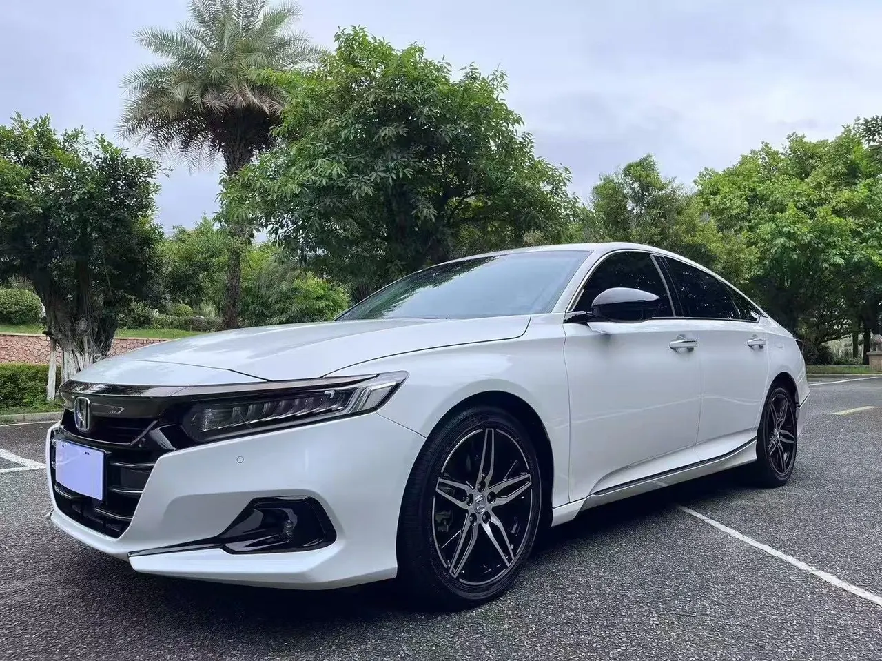 Honda 2022 10th Generation Accord Hybrid 2.0 Stepless Magic Night Reed Edition Automatic Gear - View 1