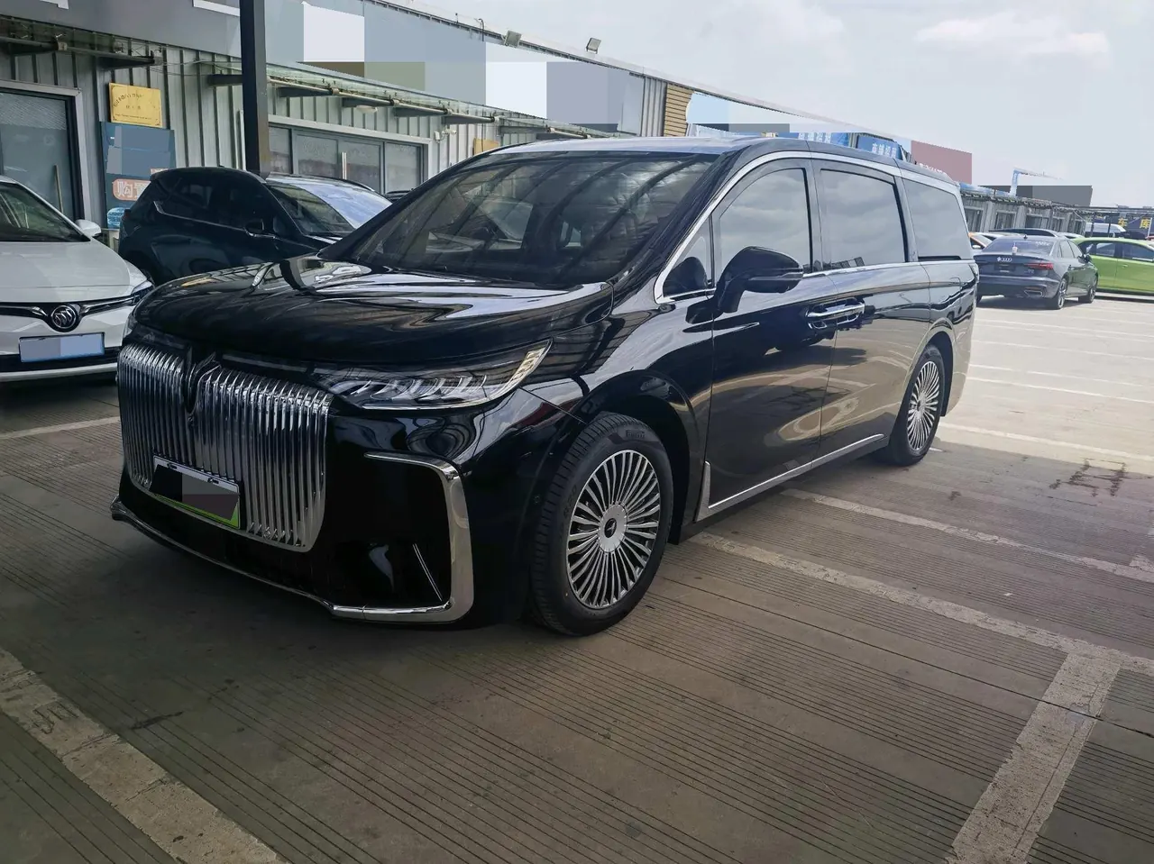 Voyah 2025 Model Dreamer PHEV 1.5T Four-Wheel-Drive Excellence Kunpeng Version Automatic Transmission - View 1