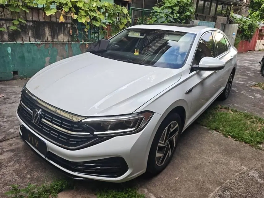 Volkswagen 2023 Sagitar 1.5TSI 300TSI Exceed Edition Automatic - View 1