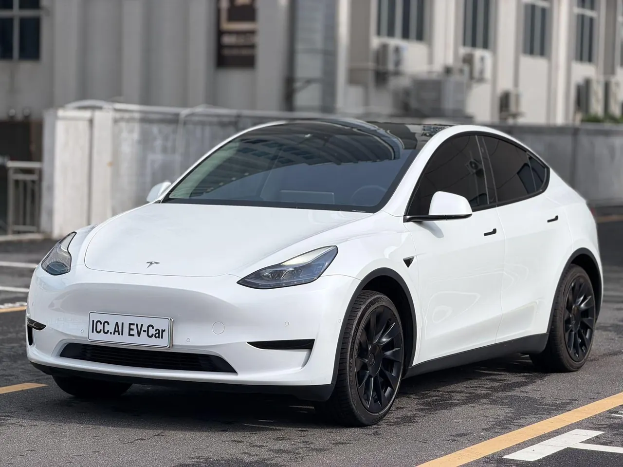 Tesla 2023 Model Y rear-wheel drive version automatic transmission - View 1