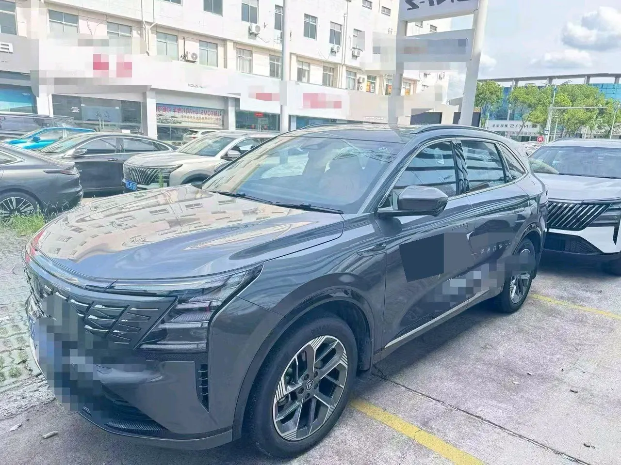 Open image lightbox: ChangAn 2025 CS75 PLUS 1.5T New Blue Whale Prestige Automatic