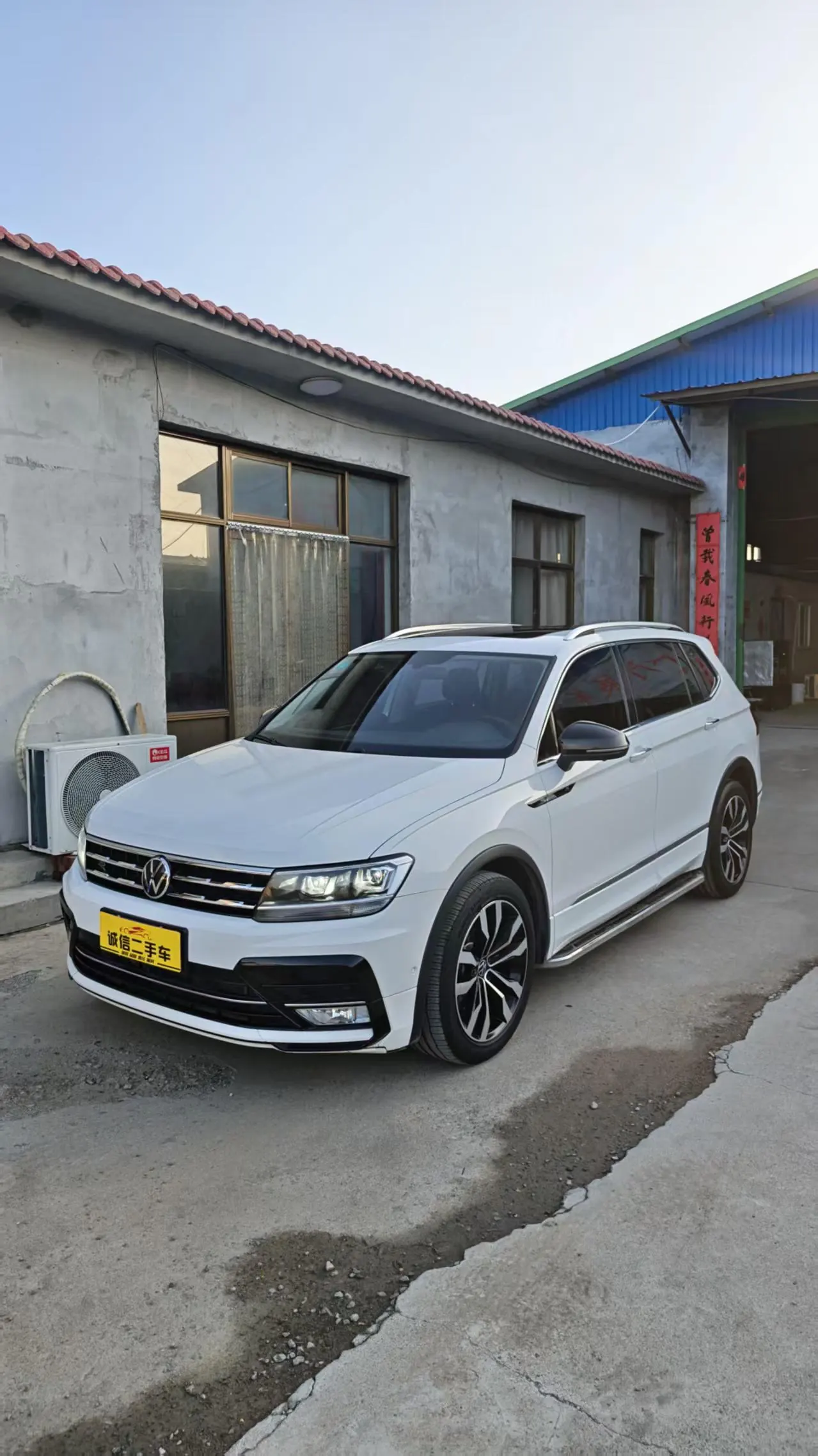 Volkswagen 2021 Tiguan L R-Line 2.0TSI 330TSI Two-Drive Overdrive Automatic Gear - View 1