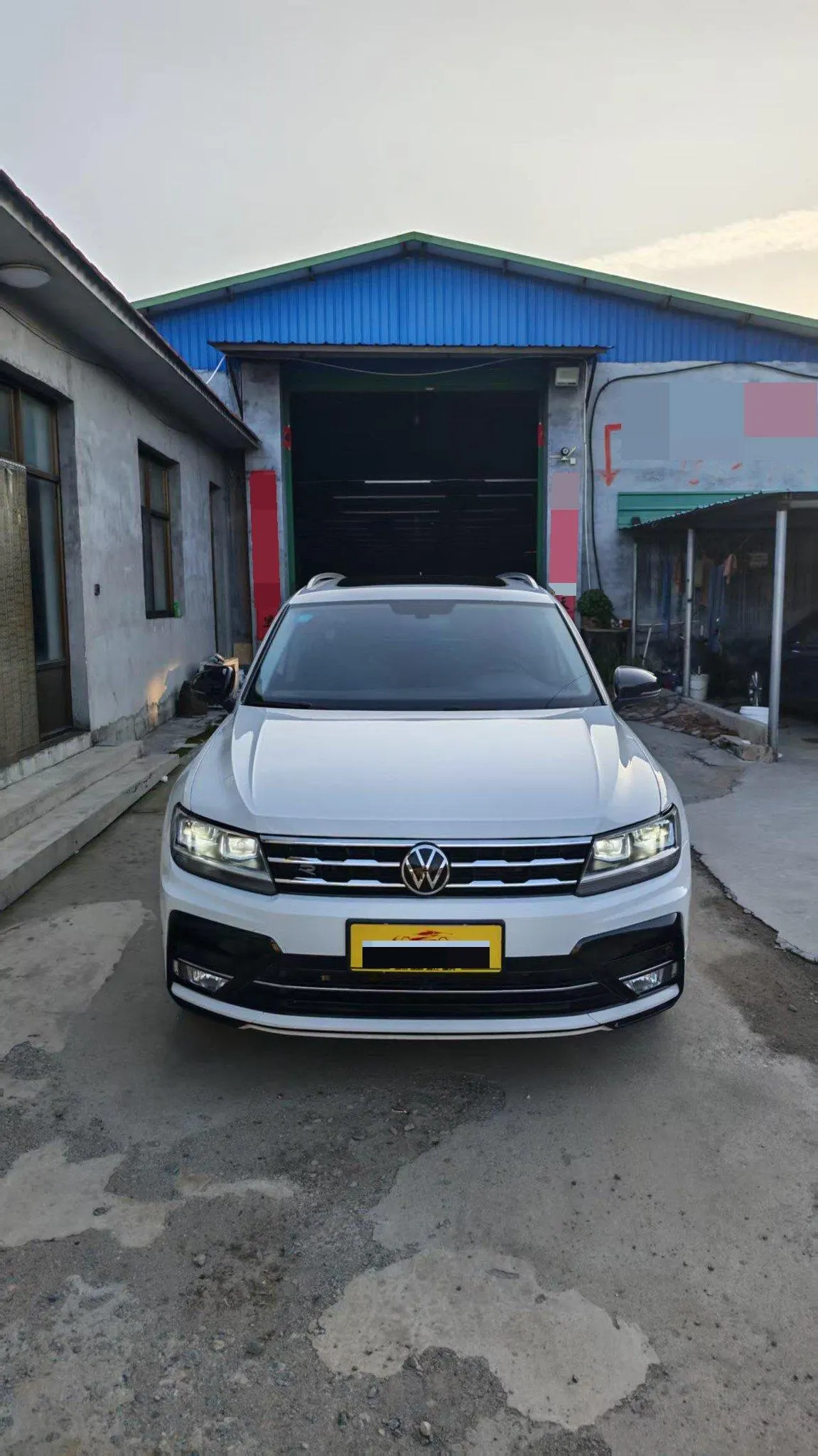 Volkswagen 2021 Tiguan L R-Line 2.0TSI 330TSI Two-Drive Overdrive Automatic Gear 2