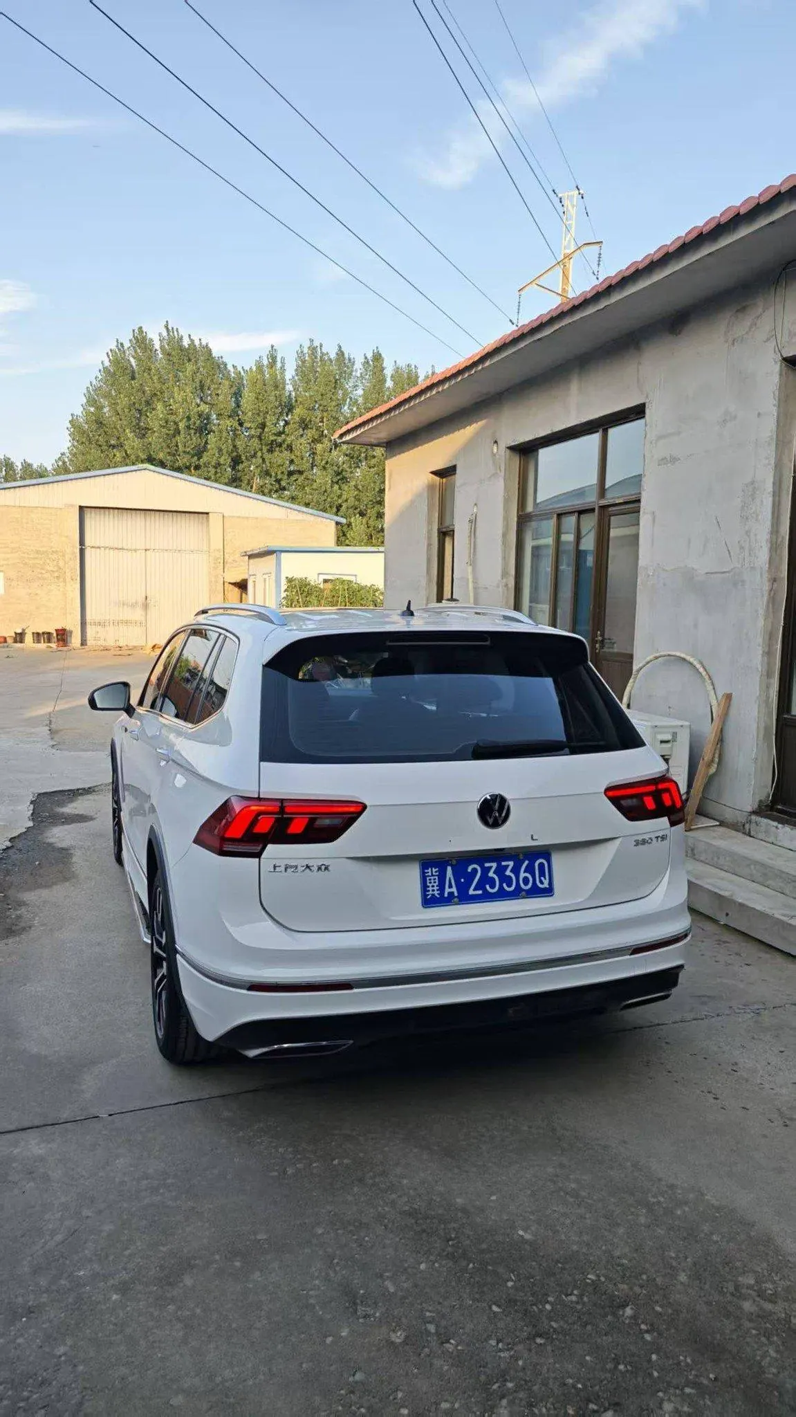 Volkswagen 2021 Tiguan L R-Line 2.0TSI 330TSI Two-Drive Overdrive Automatic Gear 3