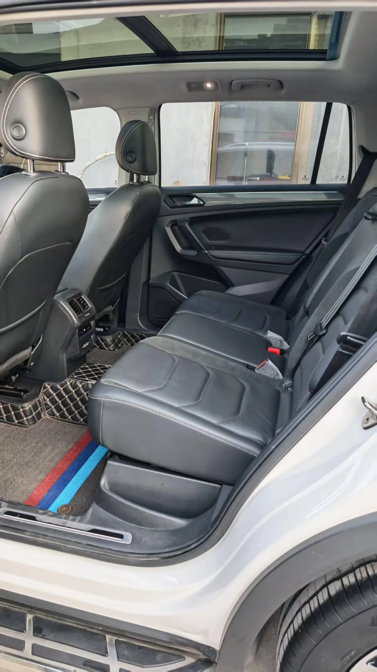 Volkswagen 2021 Tiguan L R-Line 2.0TSI 330TSI Two-Drive Overdrive Automatic Gear 6