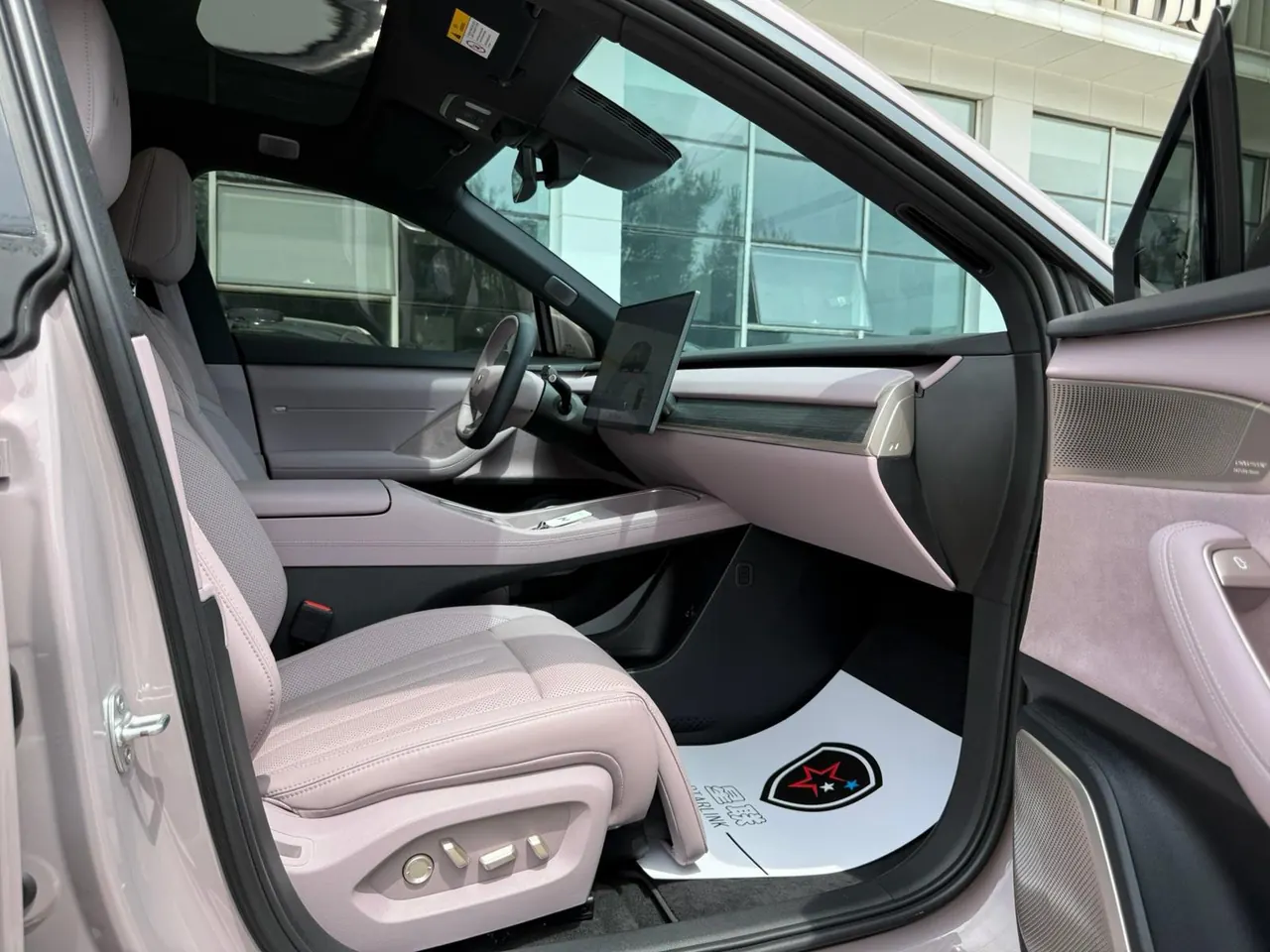 ONVO 2025 L60 60kWh rear drive version automatic gear 3