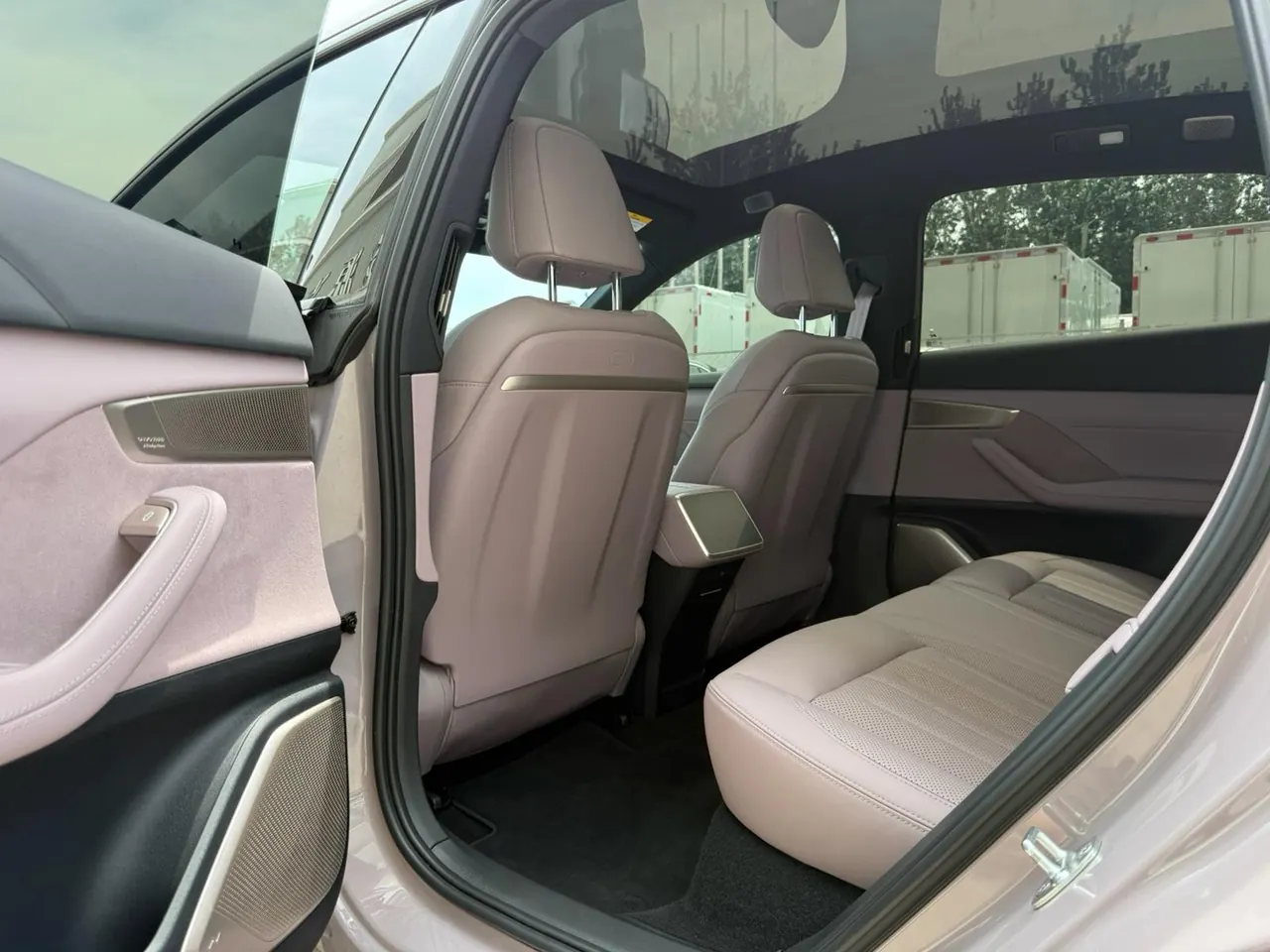 ONVO 2025 L60 60kWh rear drive version automatic gear 4