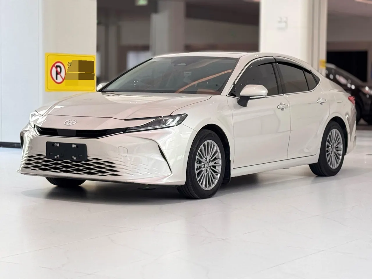 Toyota 2024 Camry 2.0GVP Stepless Deluxe Edition Automatic Transmission - View 1