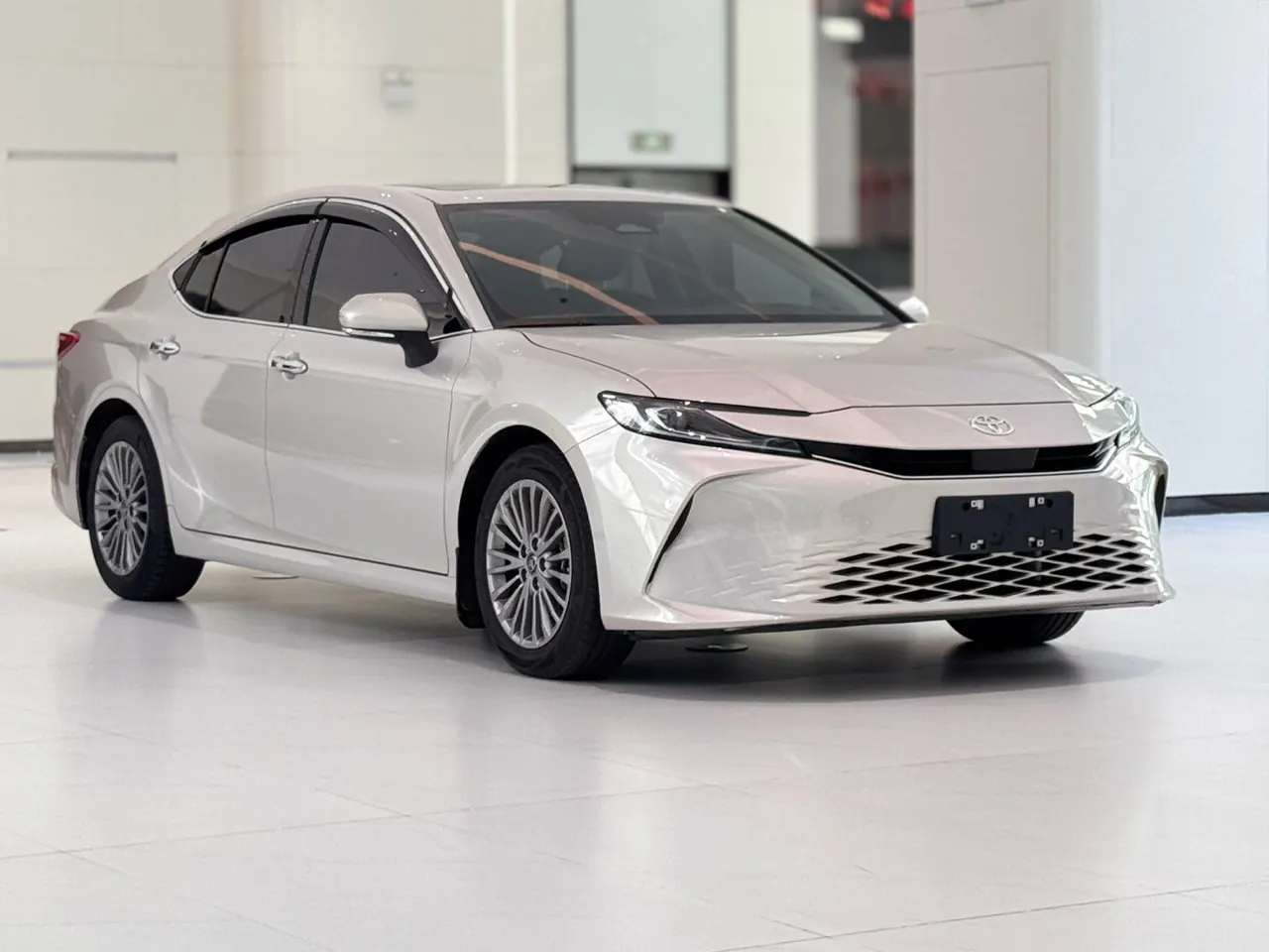 Toyota 2024 Camry 2.0GVP Stepless Deluxe Edition Automatic Transmission 3