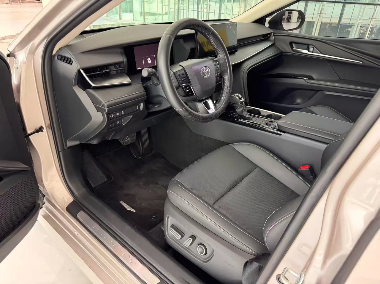 Toyota 2024 Camry 2.0GVP Stepless Deluxe Edition Automatic Transmission 4