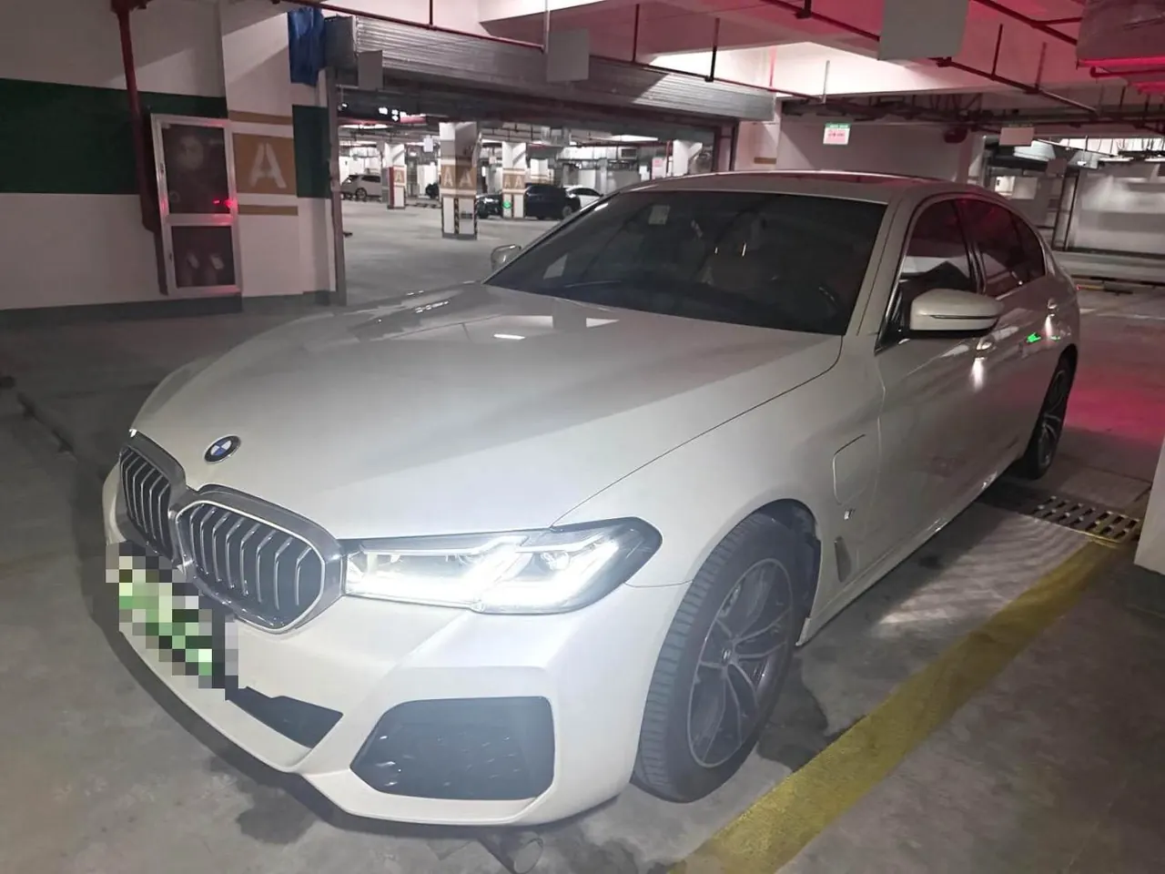 Открыть галерею: BMW 5 series new energy 2021 535Le 2.0T luxury package automatic gear