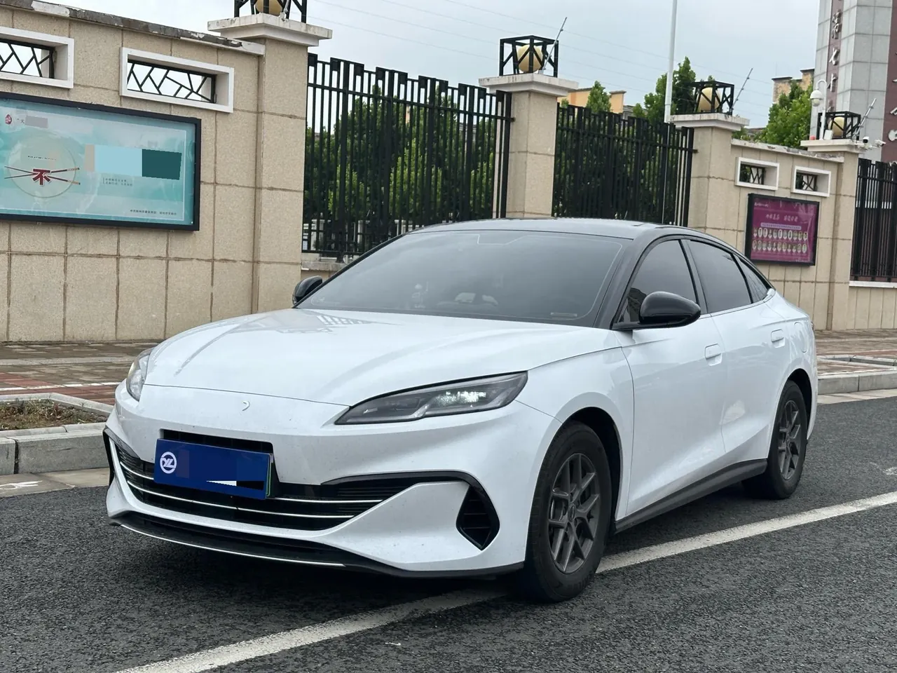 Open image lightbox: BYD 2024 seals 06 DM-i 1.5 stepless 80KM luxury automatic gear