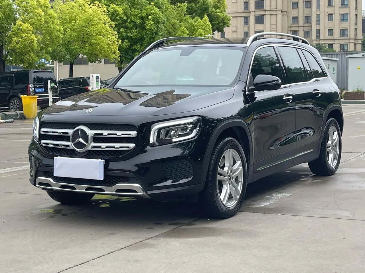 Mercedes Benz 2023 GLB 220 2.0T Dynamic Automatic - View 1
