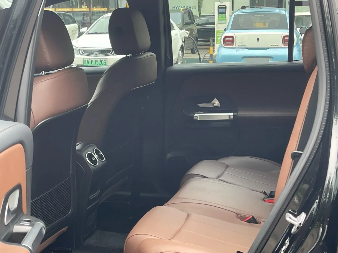 Mercedes Benz 2023 GLB 220 2.0T Dynamic Automatic 5