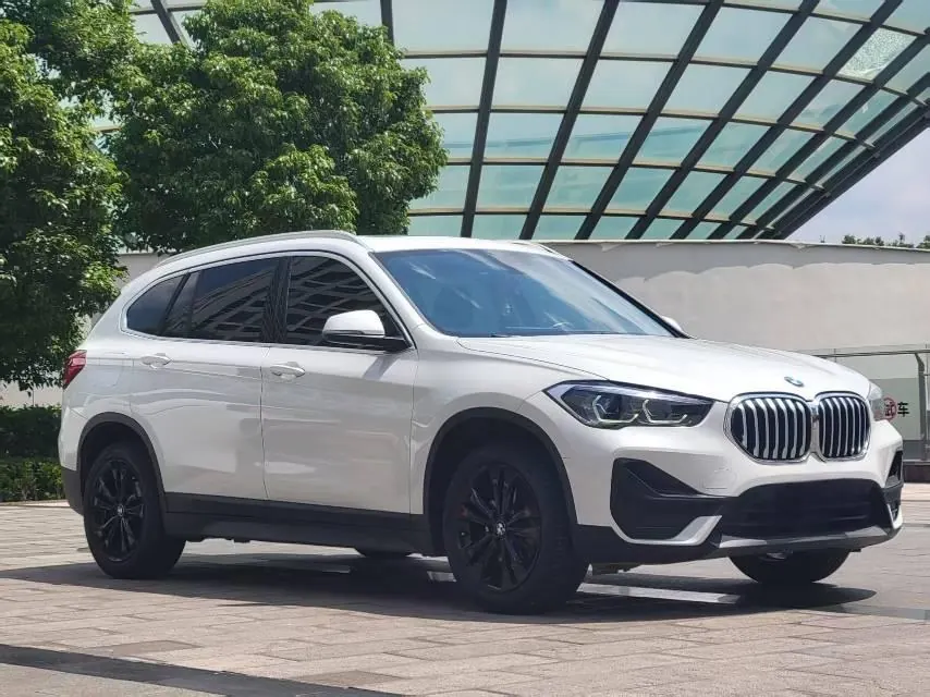 BMW 2021 X1 sDrive20Li 1.5T fashion automatic gear 3