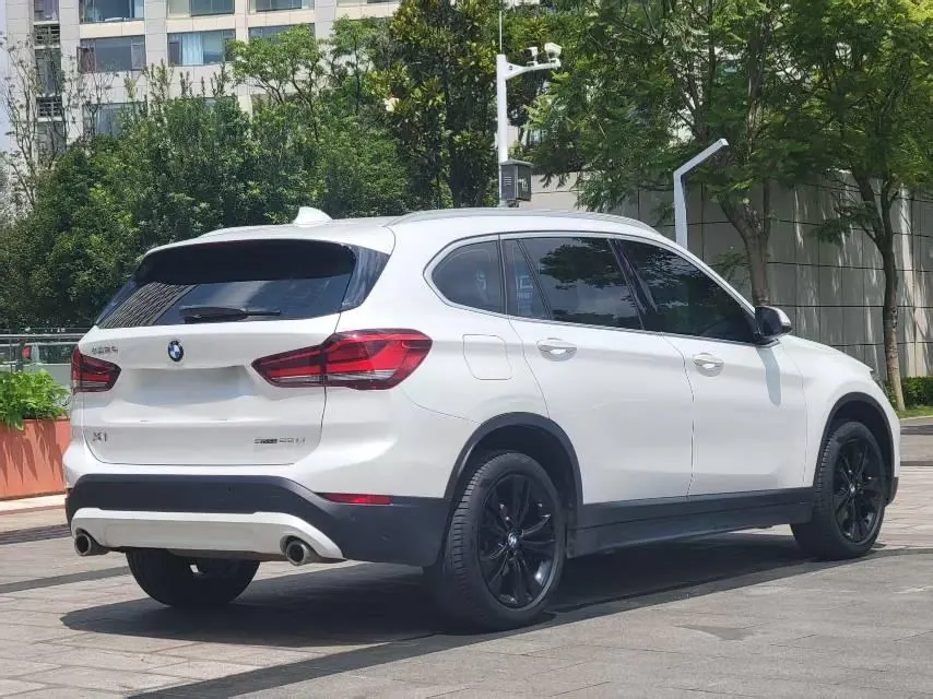 BMW 2021 X1 sDrive20Li 1.5T fashion automatic gear 9
