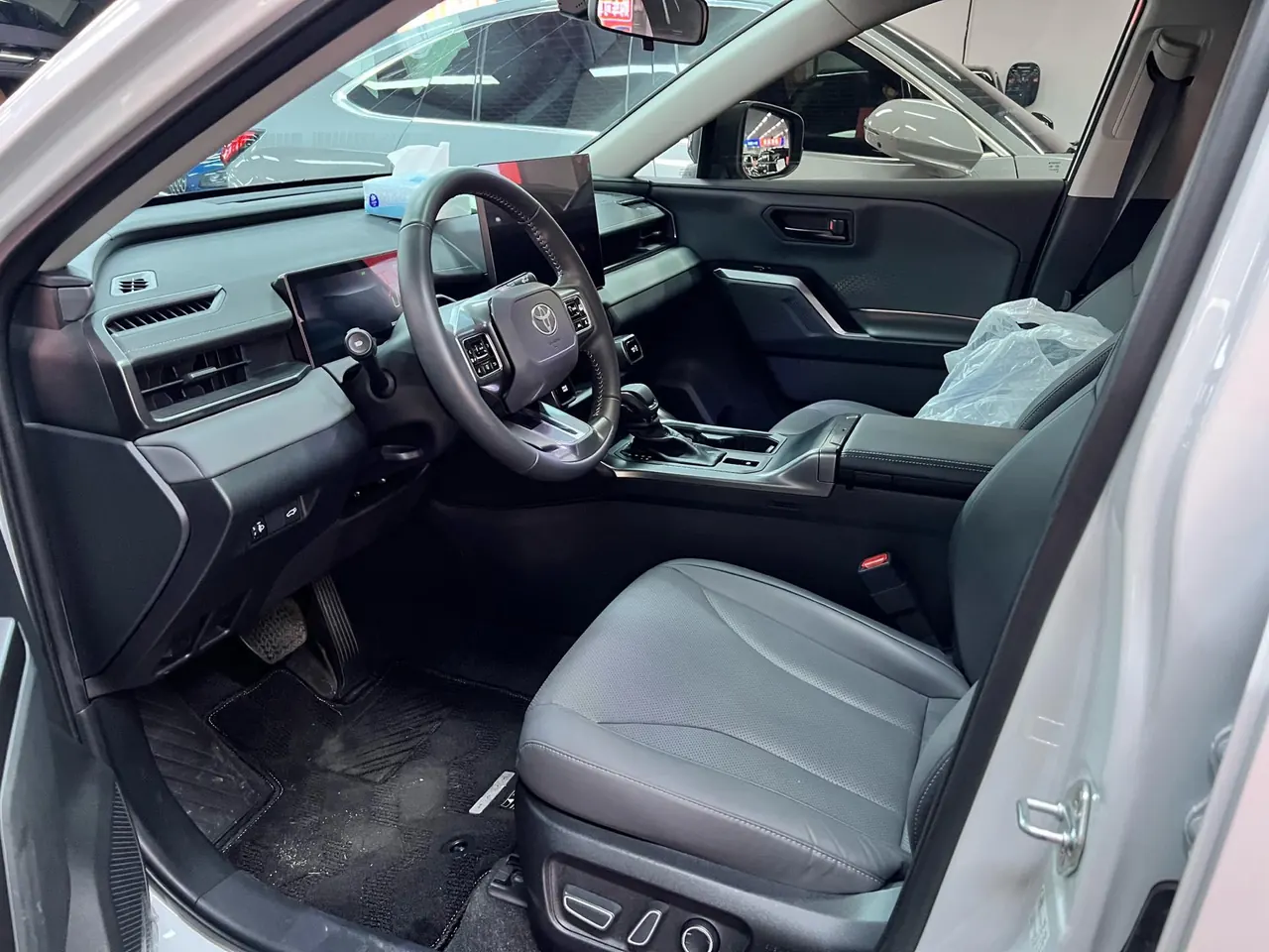 Toyota 2026 RAV4 Rongbo 2.0 Stepless Two-Drive Deluxe Automatic Gear 3