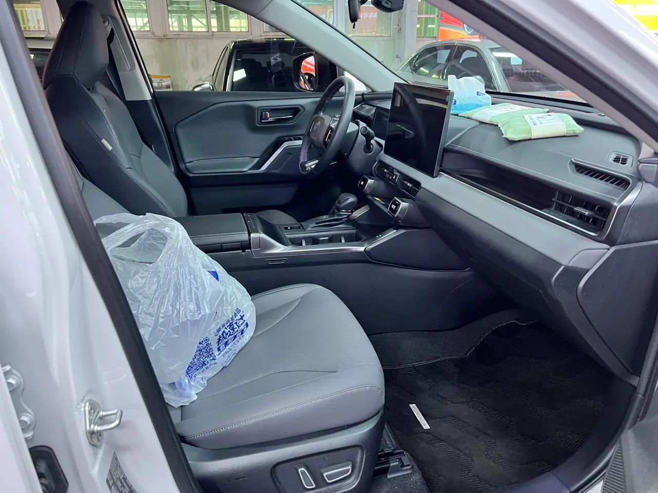 Toyota 2026 RAV4 Rongbo 2.0 Stepless Two-Drive Deluxe Automatic Gear 4