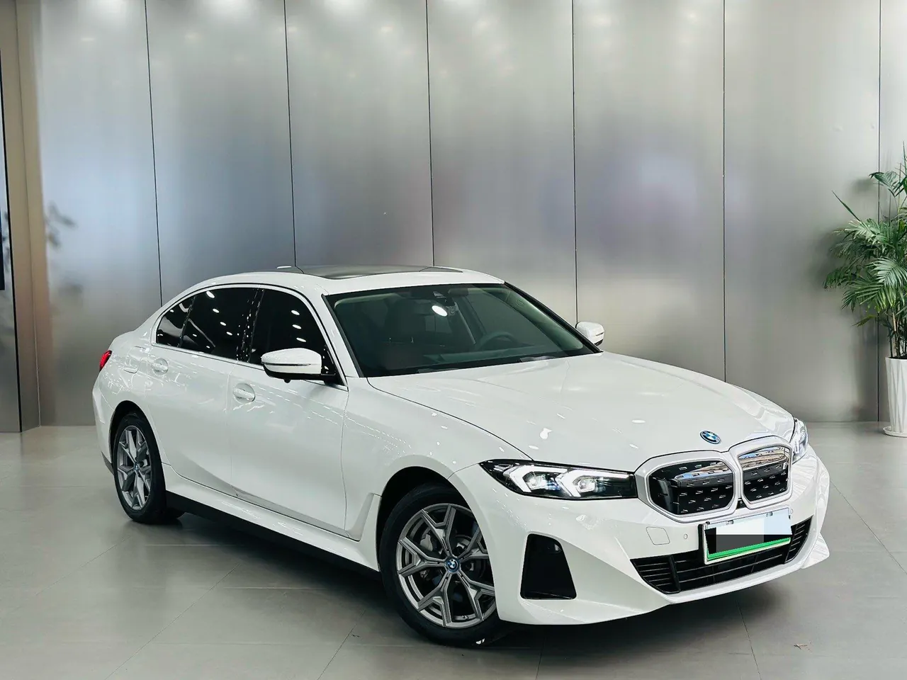 BMW 2024 i3 eDrive 35 L automatic gear 3
