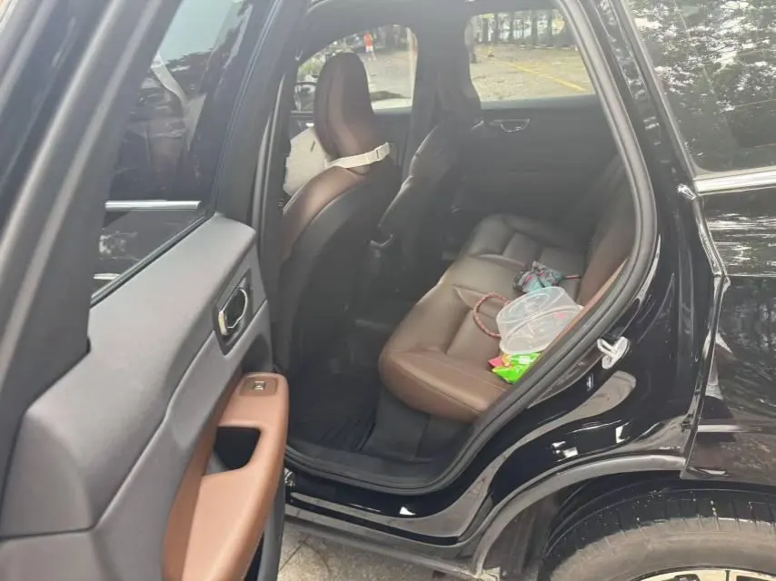 Volvo 2024 XC60 48V 2.0T B5 4-wheel drive Zhiyuan Deluxe Edition Automatic Gear 4