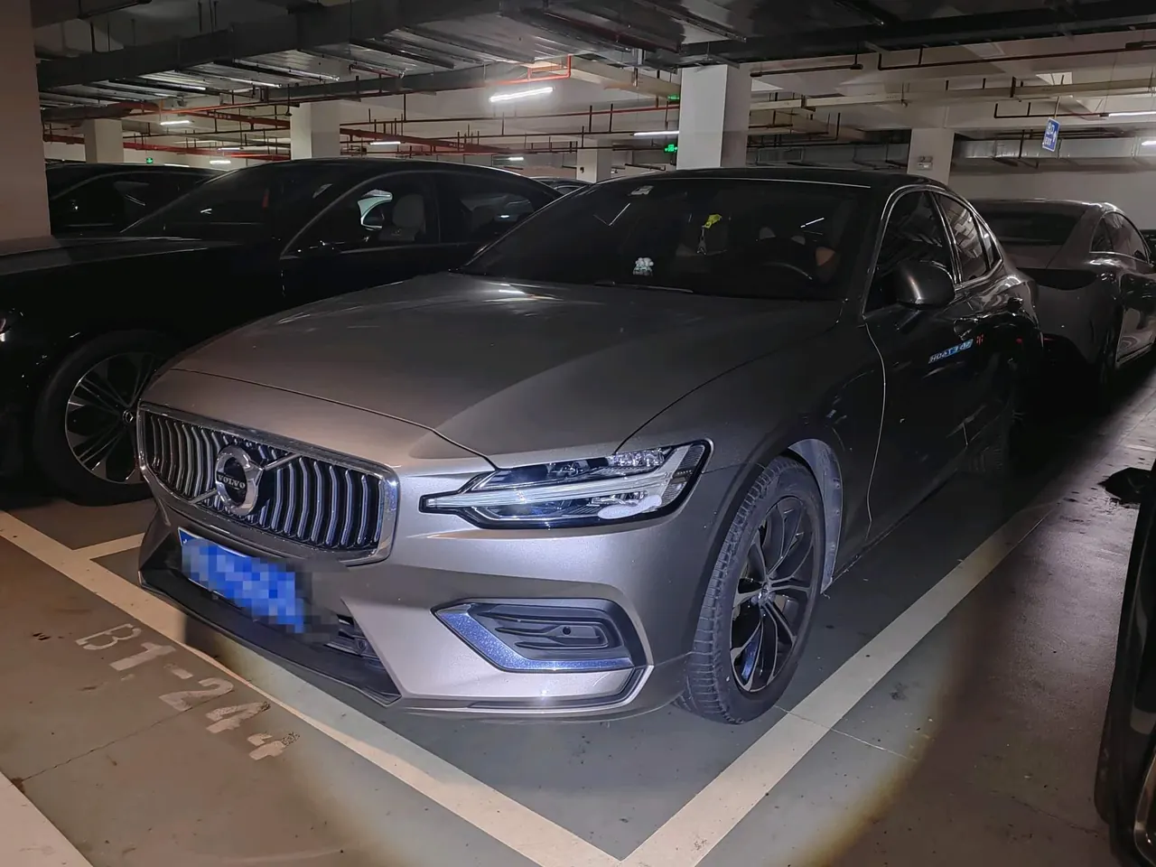 Open image lightbox: Volvo 2021 S60 2.0T T4 Zhiyi Deluxe Edition Automatic Gear