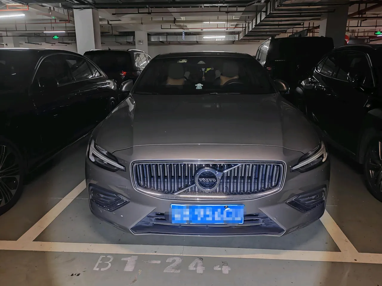 Volvo 2021 S60 2.0T T4 Zhiyi Deluxe Edition Automatic Gear 2
