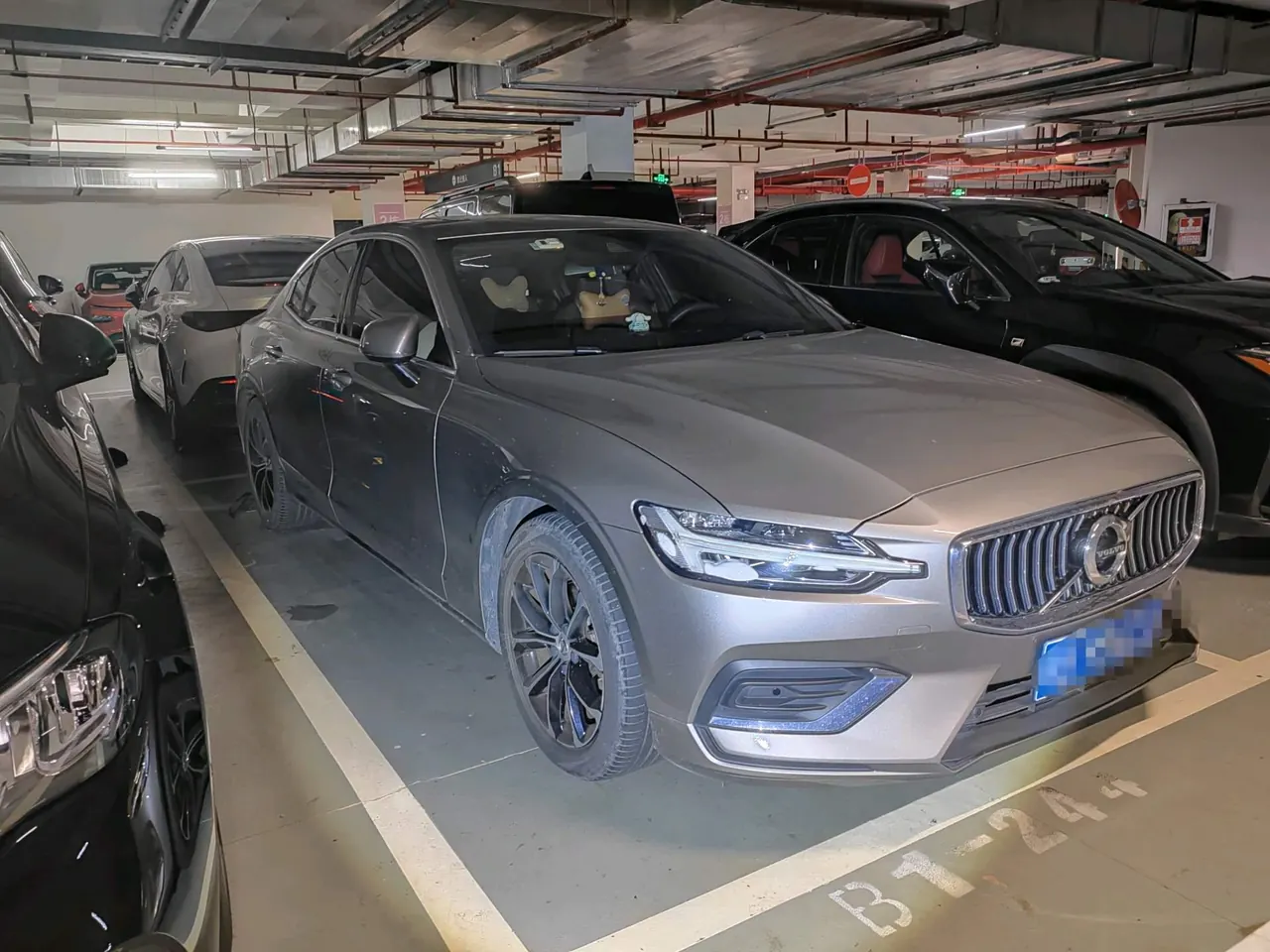 Volvo 2021 S60 2.0T T4 Zhiyi Deluxe Edition Automatic Gear 4