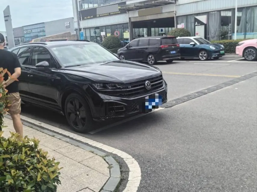 Volkswagen Touareg (Imported) 2026 Touareg 3.0TSI Sharp Edition Obsidian Black Sports Suit Automatic Gear 2
