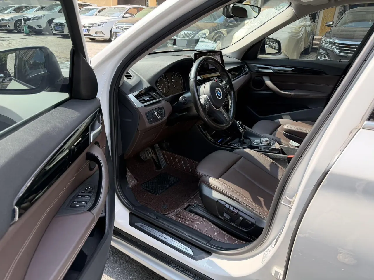 BMW 2020 X1 sDrive20Li 1.5T exclusive automatic gear 4