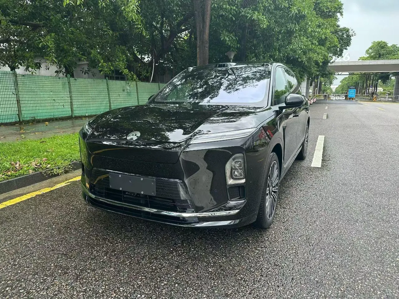 NIO 2026 ES8 6-seat executive deluxe automatic gear - View 1