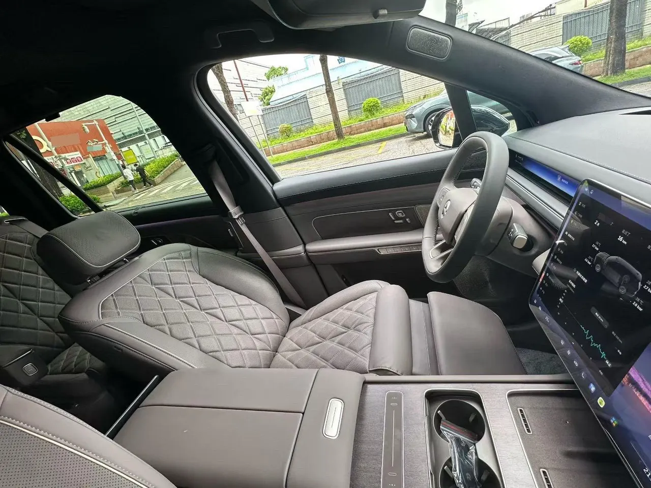 NIO 2026 ES8 6-seat executive deluxe automatic gear 4