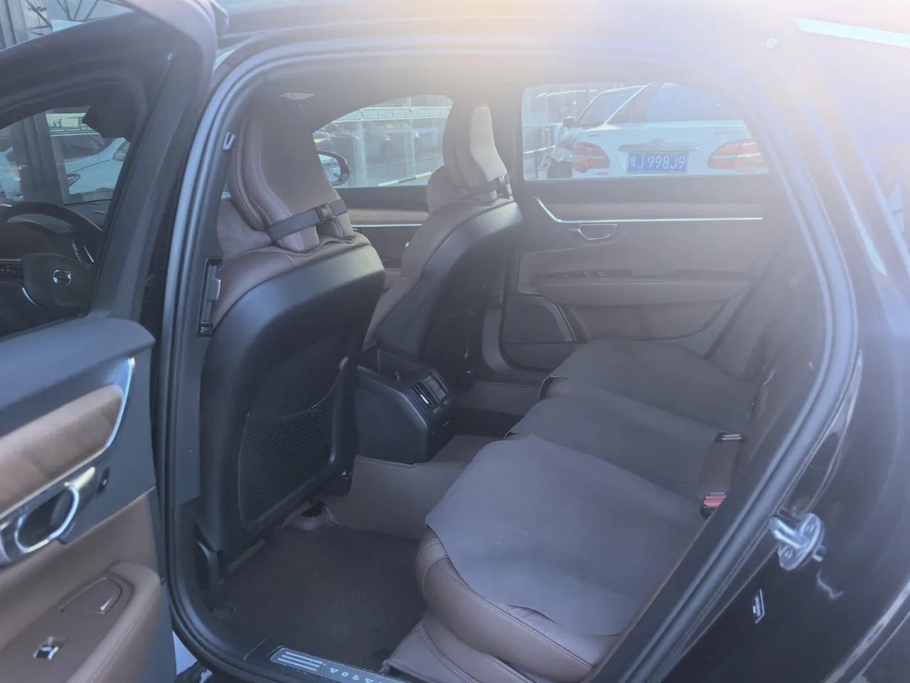Volvo 2024 S90 48V 2.0T B5 Zhiyi Deluxe Edition Automatic Gear 3