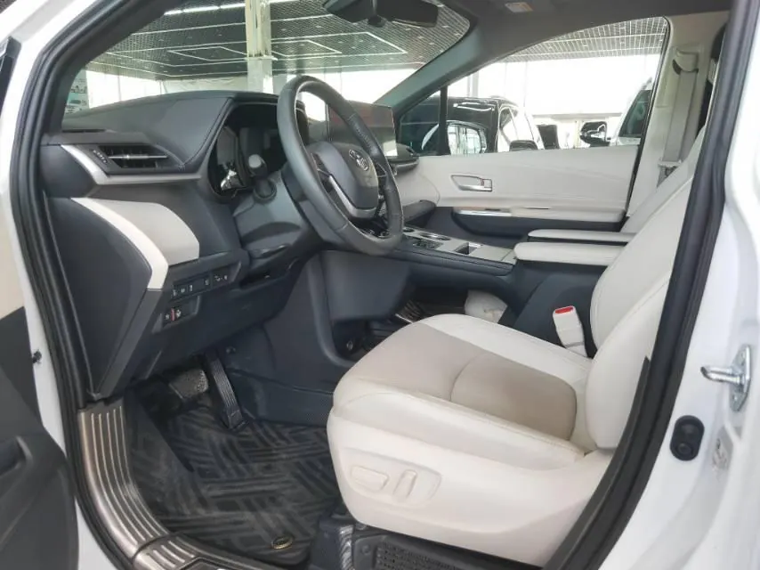 Toyota 2026 Sana 2.5 Stepless Two-Drive Premium Edition Automatic Gear 4