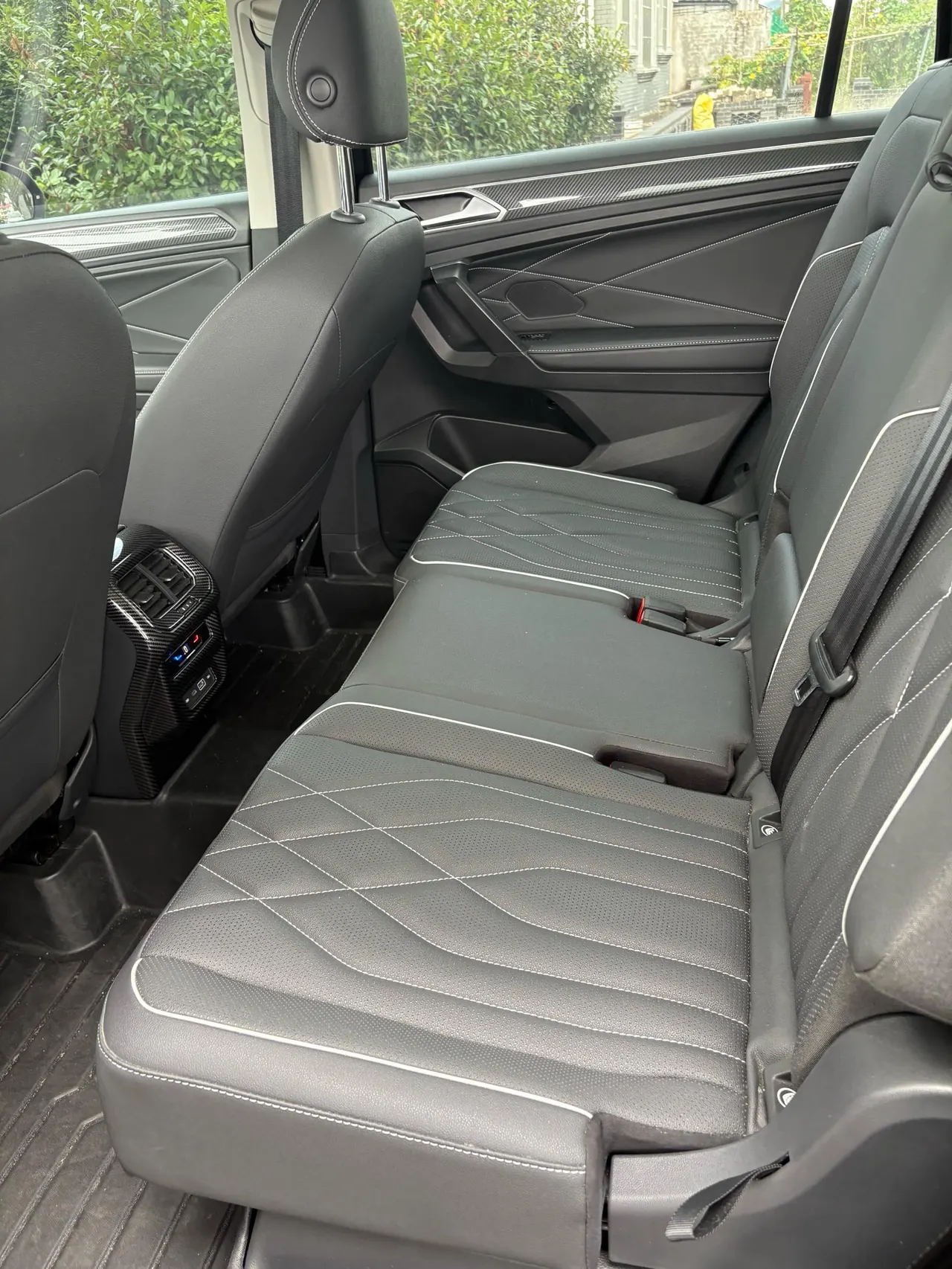 Volkswagen 2023 Tiguan L R-Line 2.0TSI 380TSI 4-wheel drive R-Line Yuexiang Edition 7-seat automatic gear 7