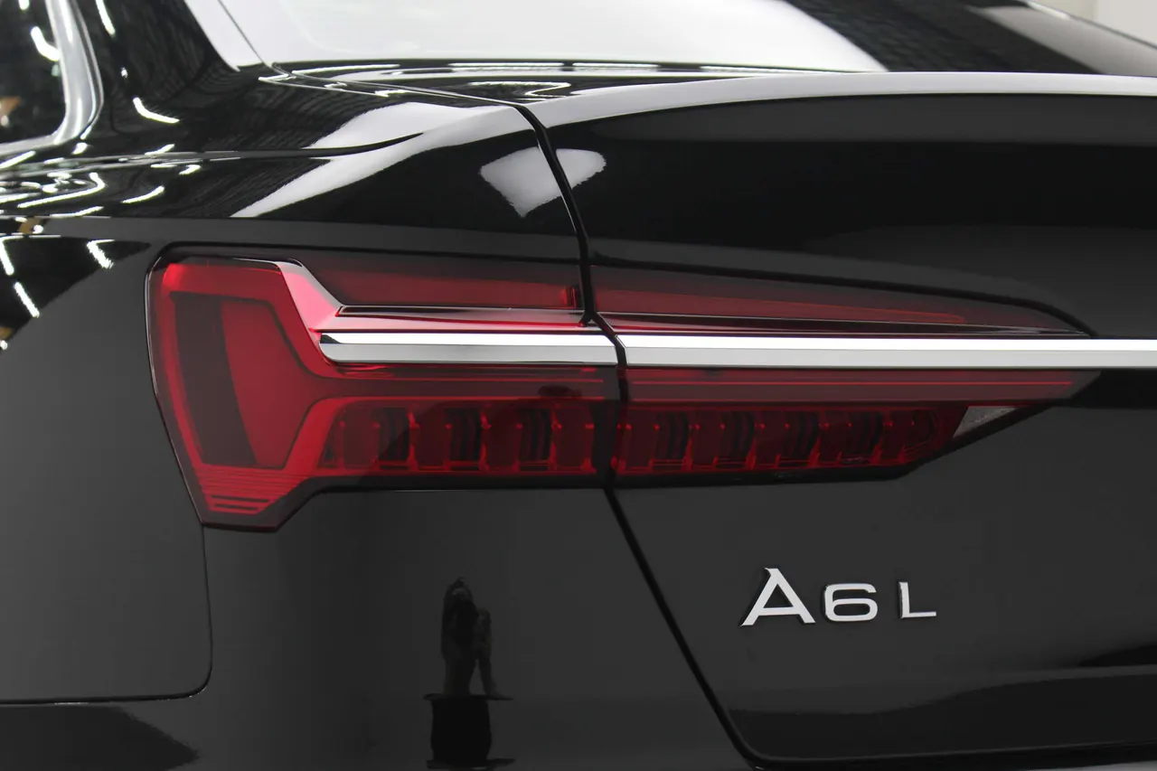 Audi 2021 A6L 2.0TFSI 40TFSI Deluxe Dynamic Automatic 14