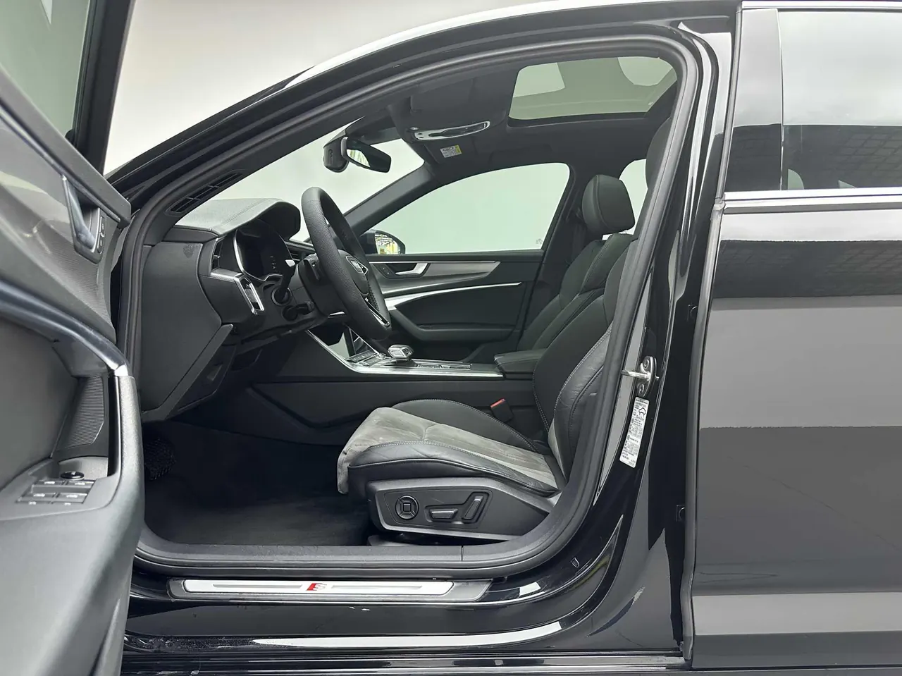 Audi 2021 A6L 2.0TFSI 40TFSI Deluxe Dynamic Automatic 5