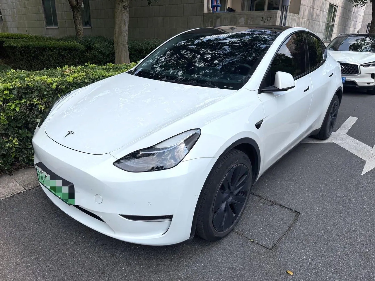 Tesla 2023 Model Y long endurance all-wheel drive version automatic transmission - View 1
