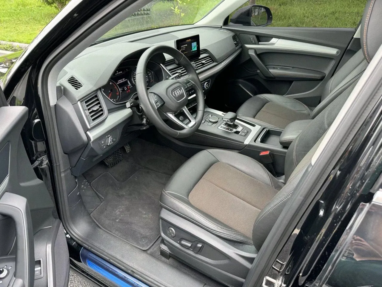 Audi 2020 Q5L 2.0TFSI 40TFSI enjoy aggressive automatic transmission 6
