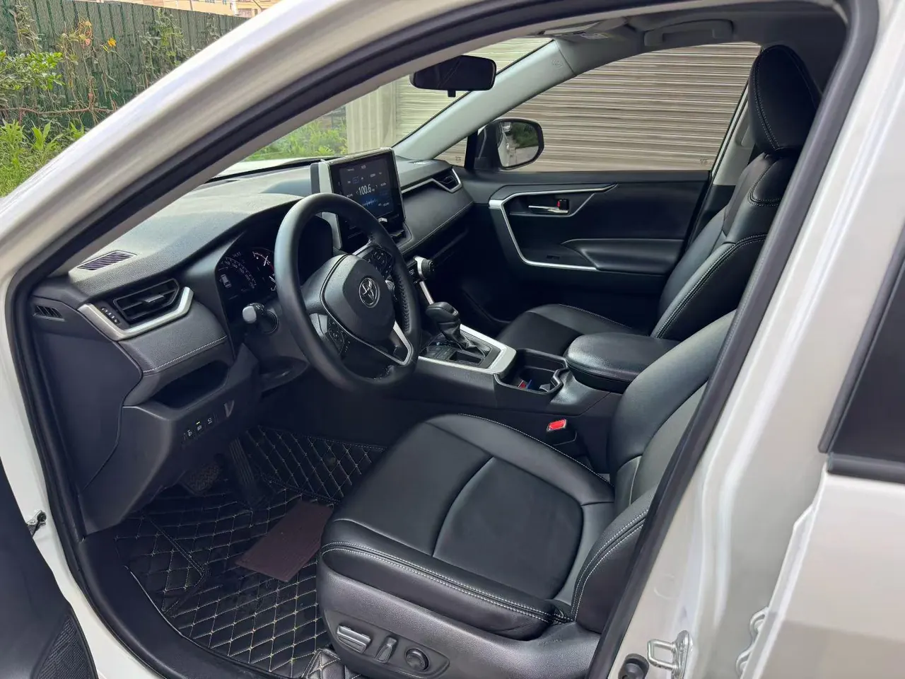 Toyota 2020 RAV4 Rongbo 2.0 Stepless Two-Drive Fashion Edition Automatic Gear 5
