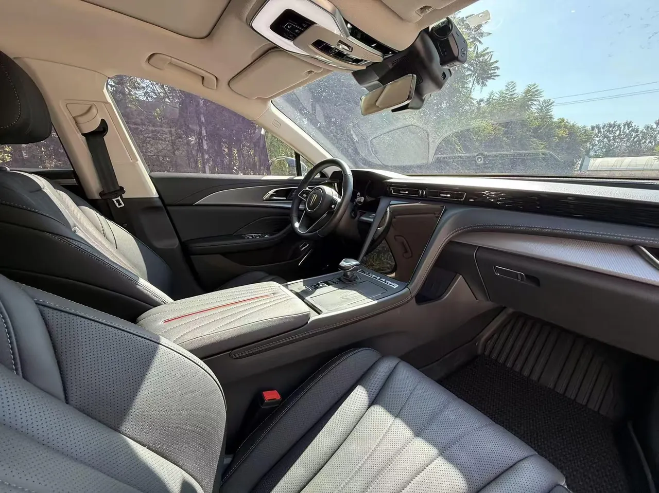 HongQi 2024 H5 2.0T Zhilian Qi Chang Edition Automatic Gear 8