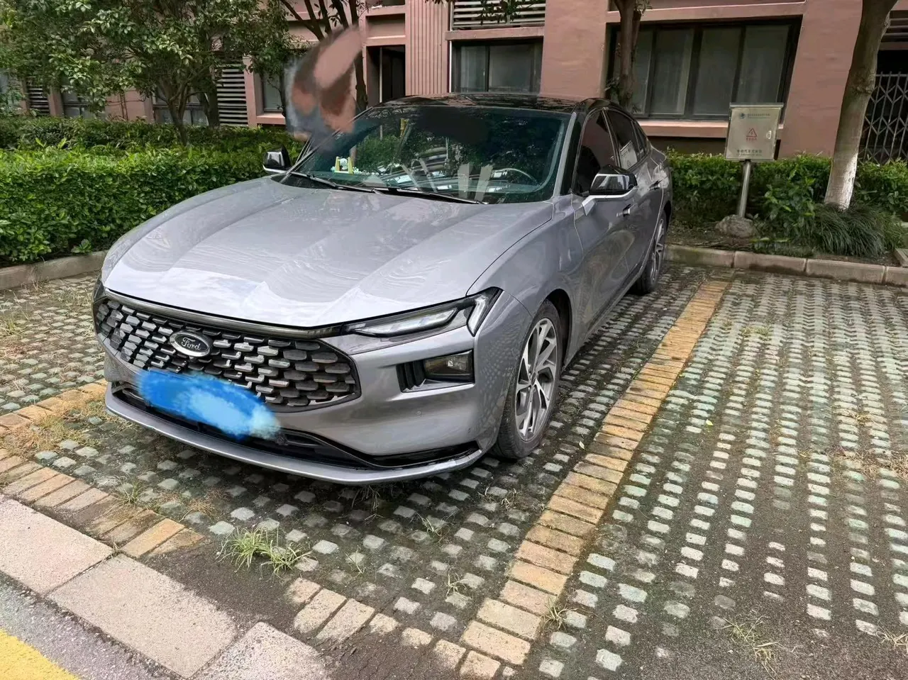 Open image lightbox: Ford 2025 Mondeo 2.0T EcoBoost Extreme Automatic