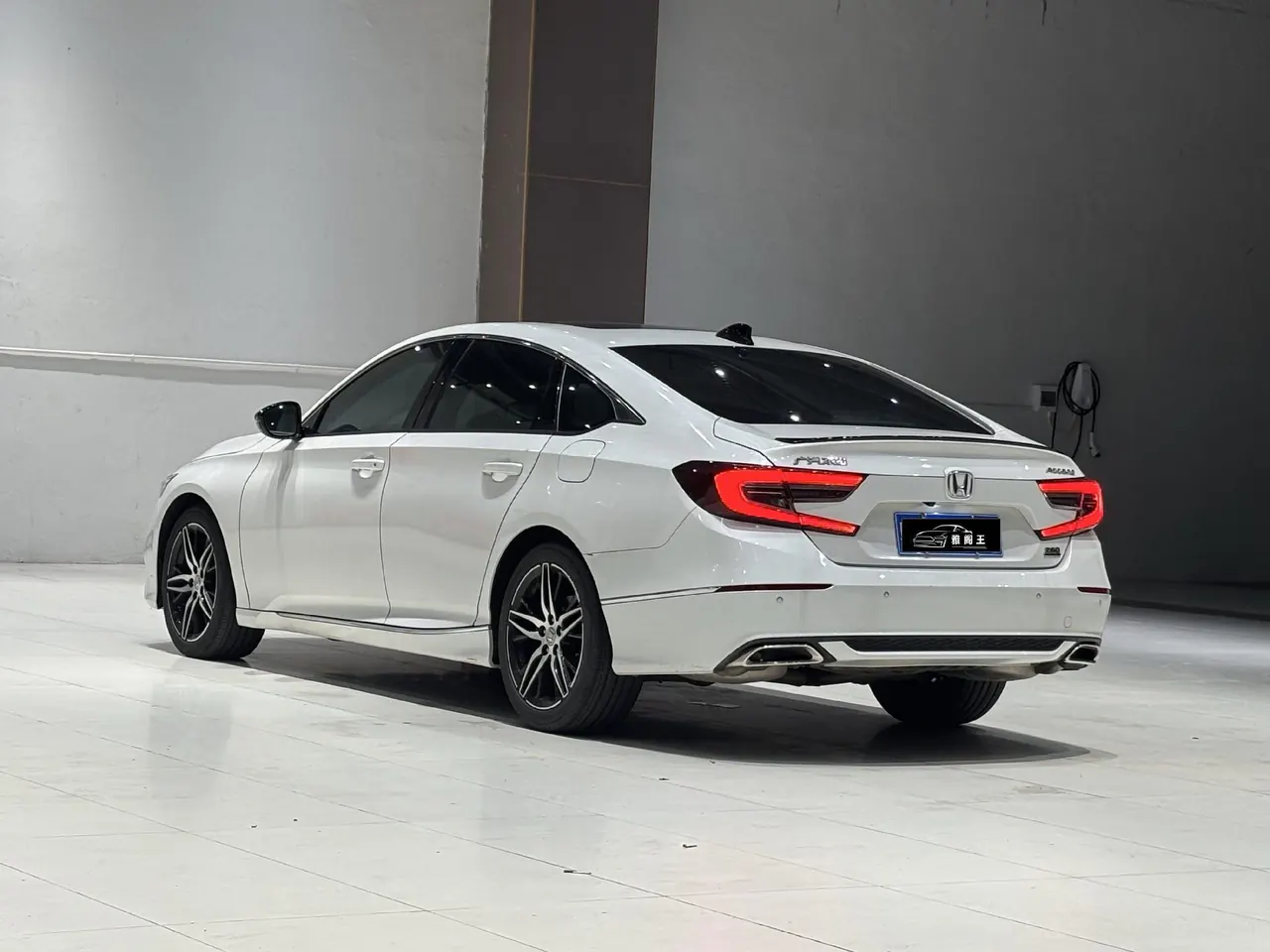 Honda 2022 10th Generation Accord 1.5T Stepless 260TURBO Magic Night Premium Edition Automatic Gear 4