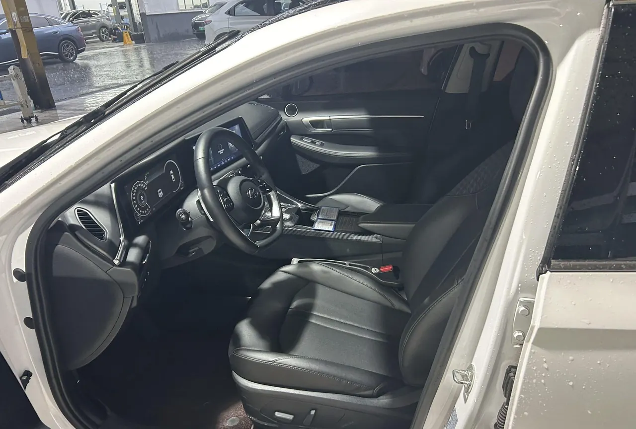 Hyundai 2020 10th Generation Sonata 1.5TGDi 270TGDi GLS Elite Edition Automatic Gear 4