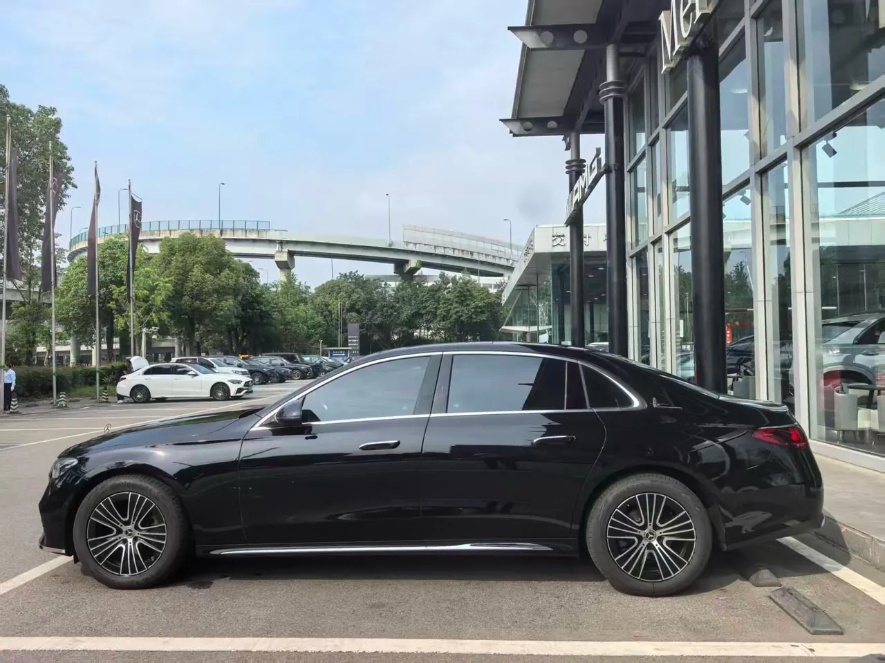 Mercedes Benz E Class 2025 E 260 L 48V 2.0T Automatic 2