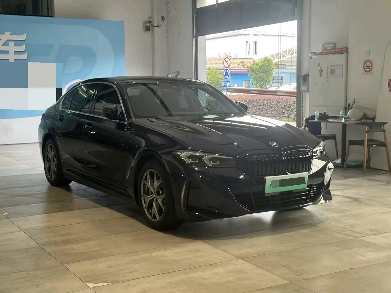 BMW 2022 i3 eDrive 35L automatic gear 3
