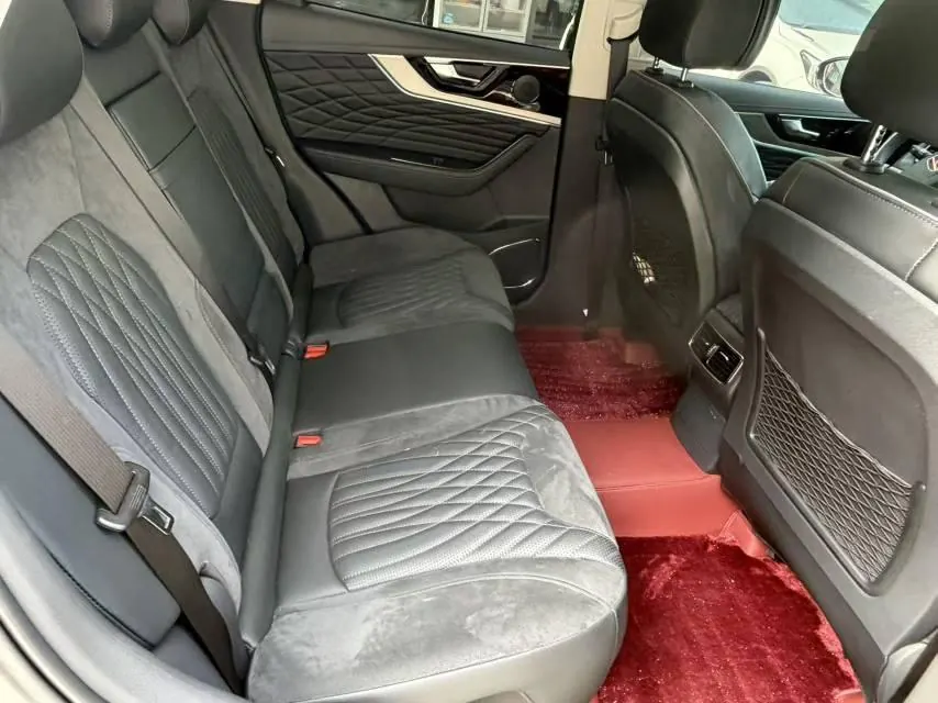 HongQi 2022 HS5 2.0T 4-wheel drive smart flag-sharing version automatic gear 5