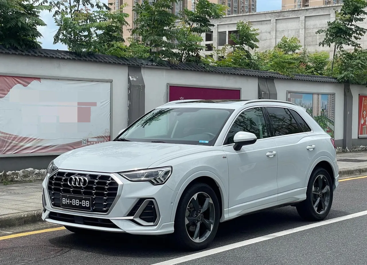Открыть галерею: Audi 2022 Q3 1.4TFSI 35TFSI Fashion Dynamic Automatic
