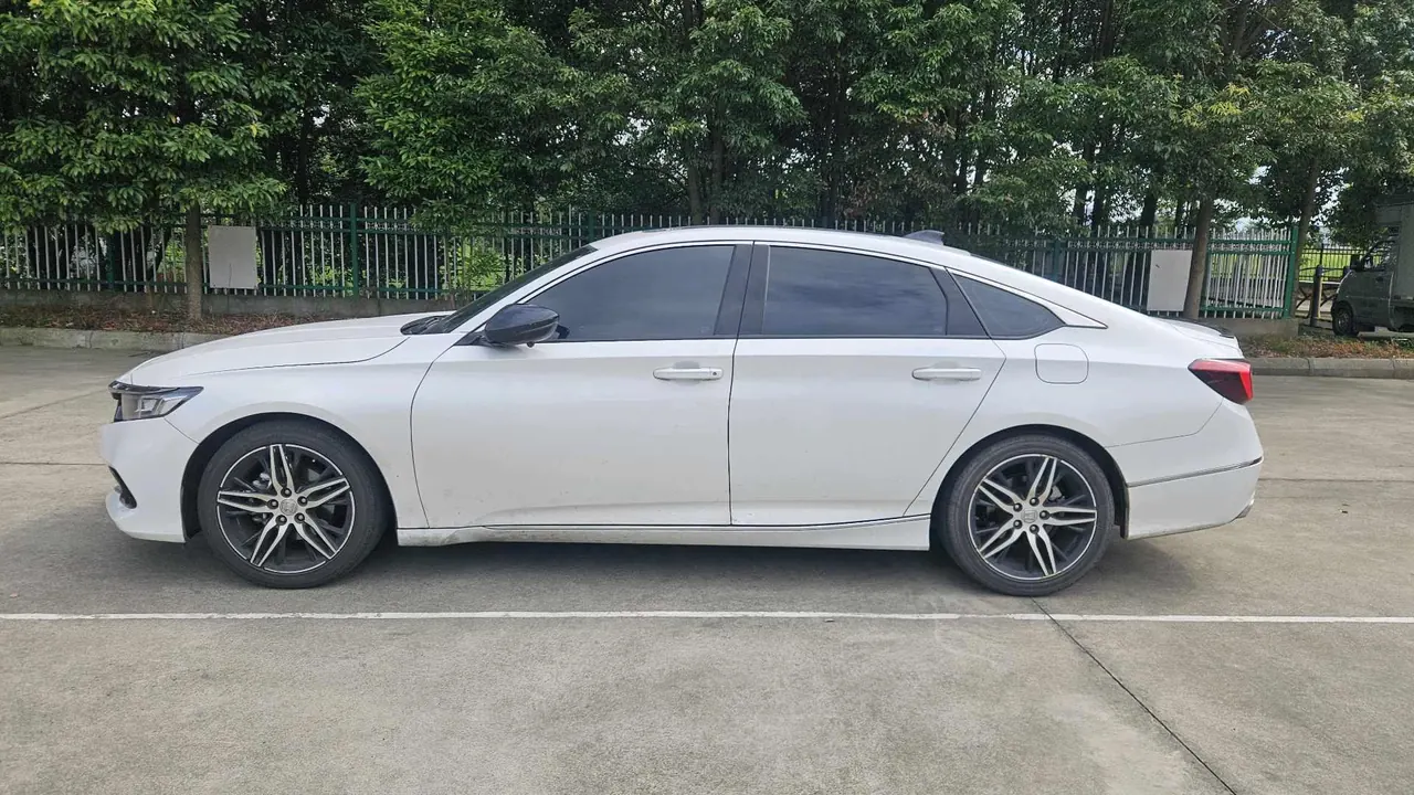 Honda 2022 10th Generation Accord 1.5T Stepless 260TURBO Magic Night Premium Edition Automatic Gear 3