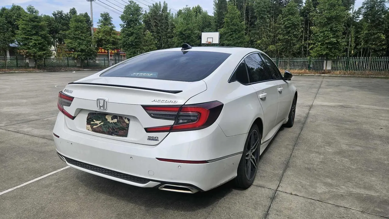 Honda 2022 10th Generation Accord 1.5T Stepless 260TURBO Magic Night Premium Edition Automatic Gear 4