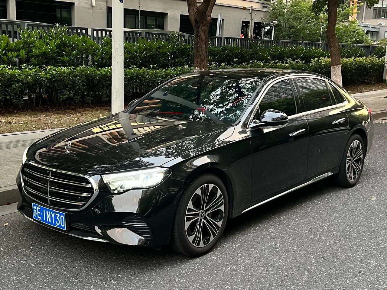 Mercedes Benz E-Class 2026 model E 300 L 48V 2.0T Luxury Edition Automatic - View 1